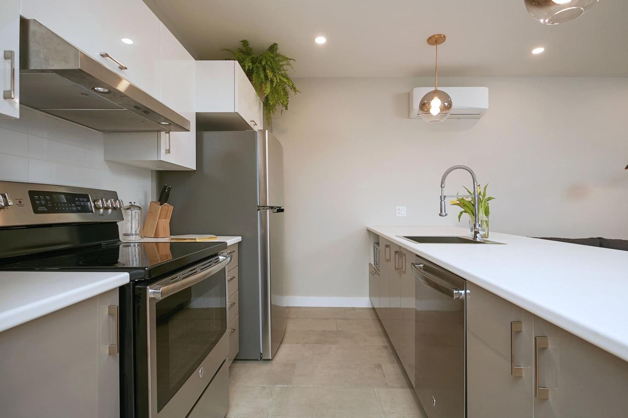 Explore Montreal From Sleek Contemporary Apartment By Den Stays Δωμάτιο φωτογραφία
