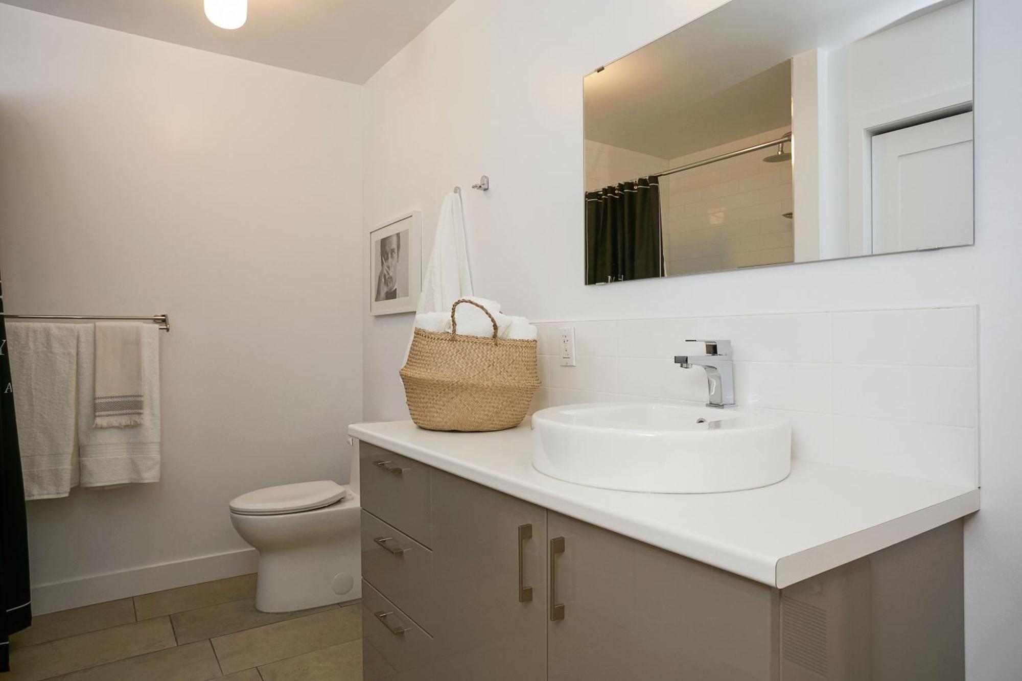 Explore Montreal From Sleek Contemporary Apartment By Den Stays Δωμάτιο φωτογραφία
